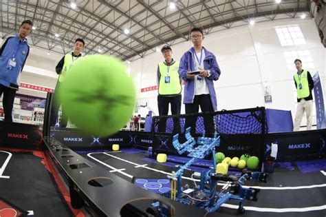 贵州毕节：智能办税机器人“上岗”