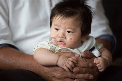日本刚出生的婴儿高清图片下载-正版图片502969779-摄图网