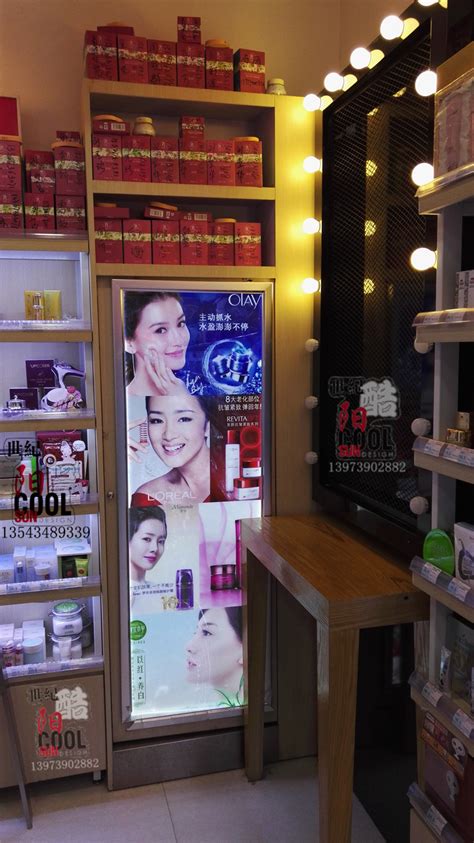 美妆化妆品店灯箱门展示柜日化店柜子美容护肤品展柜货柜货架-阿里巴巴