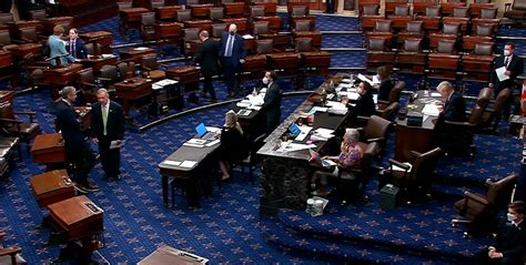 美国参议院通过400亿美元乌克兰援助法案 泽连斯基激动欢呼__财经头条