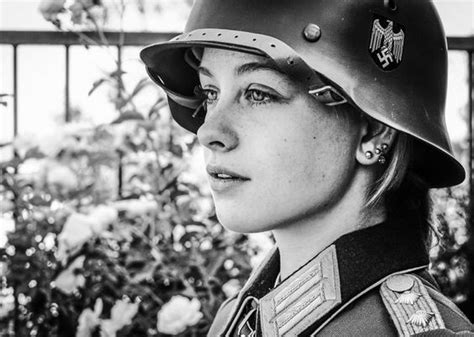 老照片：二战中对着德军笑的法国女性 战后遭到清算剃光头发游街 - 战争史料 - 奇趣闻