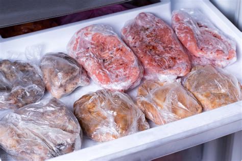 冻排骨怎样快速解冻，在冬天用什么方法能使从冰箱里拿出来的冷冻排骨等食品尽快解冻