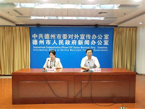 1月29日，局长黄国华、副局长熊学军带领50余名党员干部到官柳社区入户开展从武汉返回人员调查