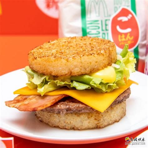 日本汉堡王推出全新 KURO 黑汉堡系列 | Foodaily每日食品