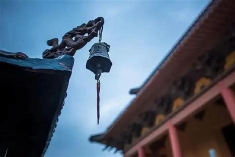 「佛教知识」寺院屋檐下挂的铃铛有什么寓意？__凤凰网