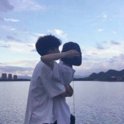 拥抱情侣头像甜美女生