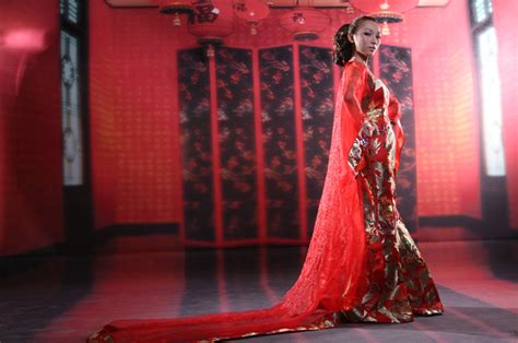 红馆旗袍RED PALACE发布2020春夏系列--穿，探索针法之诗意魅力_TOM资讯