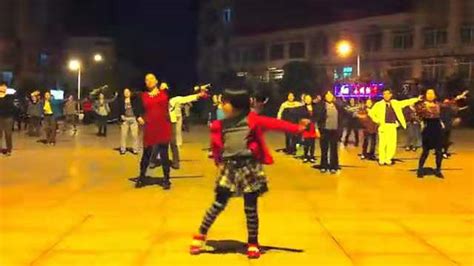 农村广场舞视频集锦，舞姿妖娆，简单好看，太美了