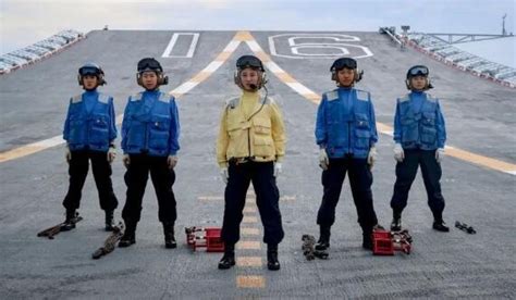 34岁才入伍，中国海军首位女舰长的“开挂人生”是这样炼成！ - 知乎
