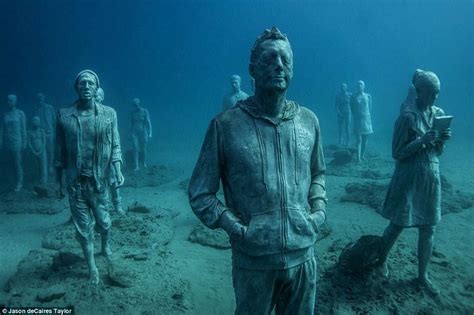 加勒比海的诡异海底雕塑，被《国家地理》列为世界25大奇迹之一！
