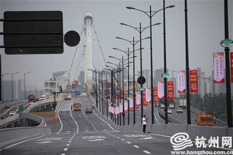 230亿项目为新片区建设全力加速，上海建工与临港新片区管委会达成战略合作_城事 _ 文汇网