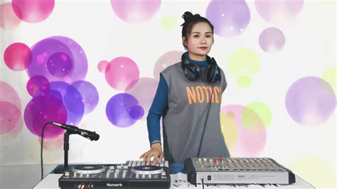 夜店日本美女DJ打碟现场 - 皇族DJ学院