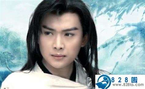 《长月烬明》黄海冰饰演白发师尊，他的沈浪太帅，标准的剑眉星目 | 人物集