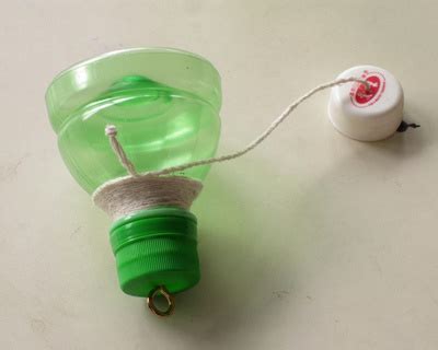 用塑料瓶做一个多功能笔筒 变废为宝方便实用