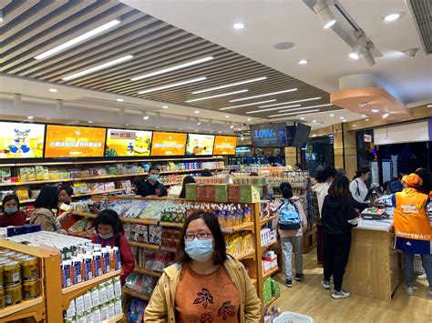 百草味返回线下，“零食优选”首家线下店在杭州开业_联商网