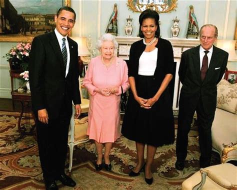 餐桌礼仪，各国领导人在英女王餐桌失礼瞬间！奥巴马最尴尬
