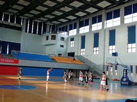 学院男子篮球队与湖南外贸职业技术学院篮球队友谊赛在体育中心举行-湖南生物机电职业技术学院