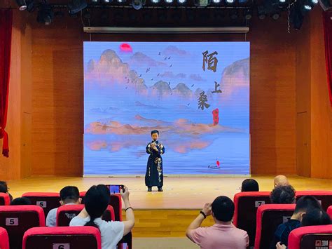 春天里，在诗词中行走——我校七年级举办第八届诗歌朗诵会-精彩活动-郑州实验外国语中学