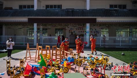 四川兴文地震致幼儿园教学楼受损 救援人员转移教学物品-千龙网·中国首都网