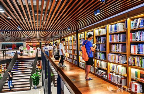扬州城市书房一角：市民享受阅读的乐趣 - 视觉扬州