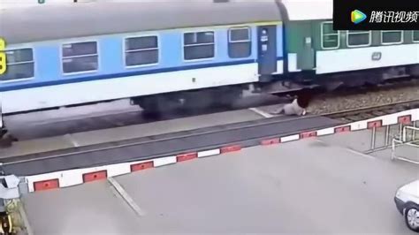 监控拍到的严重火车事故现场录像！
