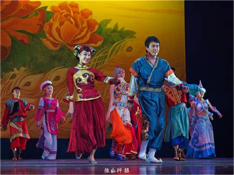 中央民族歌舞团女子壮族舞蹈《水色》 高清大图9P - 舞蹈图片 - Powered by Chinadance.cn!