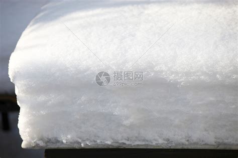 达古冰川厚厚雪中脚印高清图片下载_红动中国