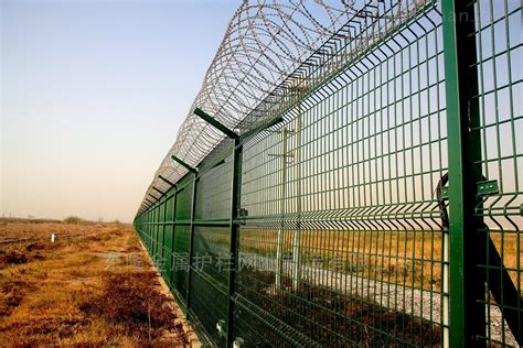 机场浸塑护栏网、机场巡逻区围界、通用机场护栏网的结构标准: