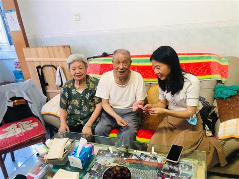 翠香街道兴业社区9旬党员夫妇捐千元党费庆祝党的生日