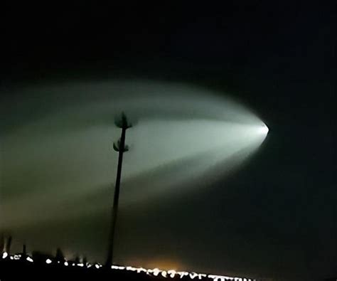 新疆多地拍到巨大发光不明飞行物_ufo事件
