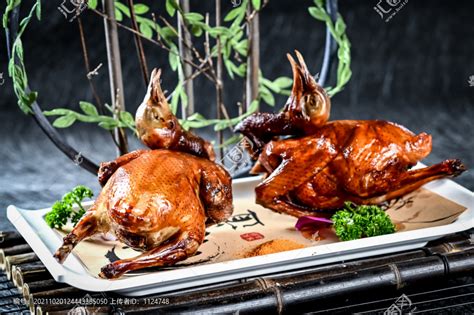 金牌烤乳鸽,中国菜系,食品餐饮,摄影素材,汇图网www.huitu.com