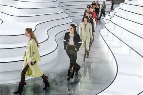 巴黎时装周 | 香奈儿Chanel漫步屋顶|资讯-元素谷(OSOGOO)