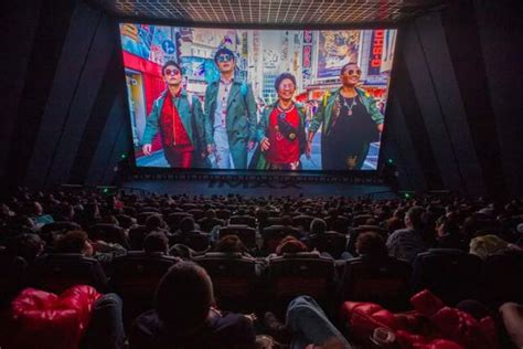 全国影院复工后首场电影在杭州放映，32张票售罄_新华报业网