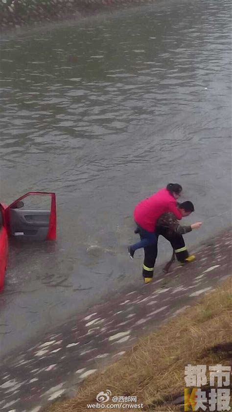 西安：女子连人带车掉进河里 被救起后淡定上班 - 国内动态 - 华声新闻 - 华声在线