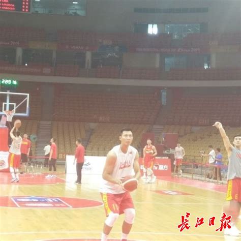 明晚中国男篮热身赛再战巴西