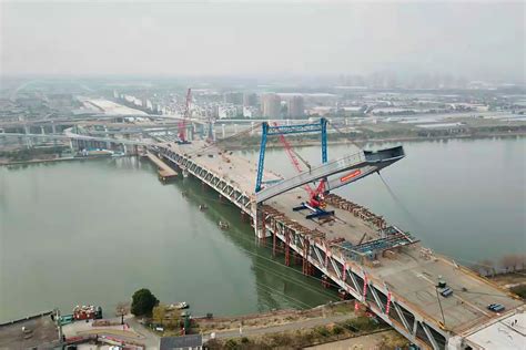 宏润宁波西洪大桥钢主塔竖转施工顺利完成 - 公司新闻 - 宏润建设集团股份有限公司