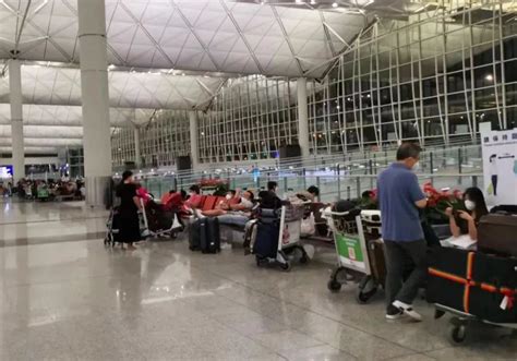 海外留学生的曲线回国路：中转香港回内地 遭遇通关“堵塞”_凤凰网
