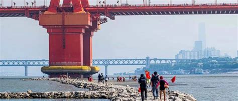 2024乘坐游船游览汉江的风光，江水很清澈，环境很好，适合夏天避暑。午饭过后就坐车前往码头乘船游览汉江三峡_汉江三峡-评论-去哪儿攻略