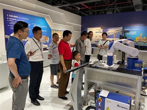 华数机器人亮相重庆工业博物馆！助力智能制造升级