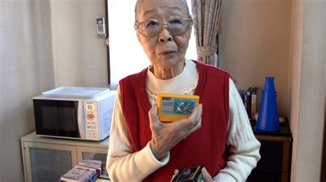 90岁老奶奶直播打游戏_二月繁华