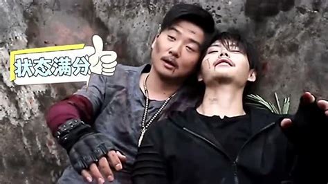 终极笔记花絮：小哥躺在了王胖子的肩膀上，当时吴邪就不开心了_腾讯视频