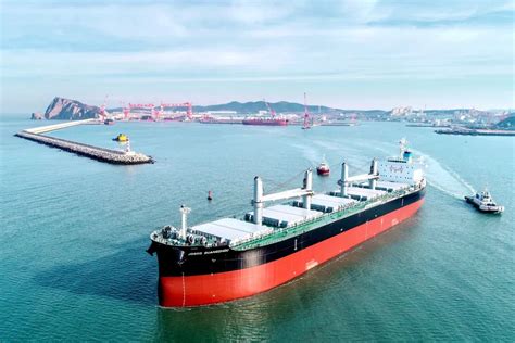 扬州中远海运重工又一艘21万吨散货船顺利命名
