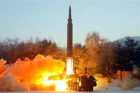 中国造出世界最快导弹，四倍超音速让人害怕，没有武器可以拦截