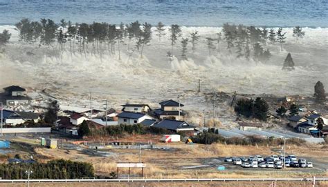 印尼2004年强震致印度洋海啸：波及13国 至少22万人丧生|印度尼西亚|地震|印尼_新浪新闻