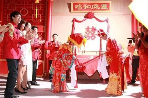 中国结婚的习俗有哪些 传统婚礼习俗大揭秘_婚纱摄影_旅行结婚_婚庆策划公司_蜜月时光