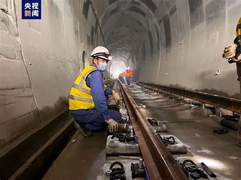 大瑞铁路全线控制性工程保山隧道完成铺轨_房产资讯_房天下