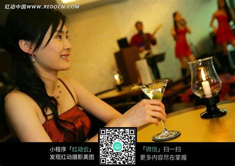 喝酒的美女摄影图片免费下载_红动中国