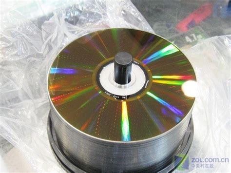 光存储器简称光盘，是近年来颇受重视的一种外存设备__凤凰网