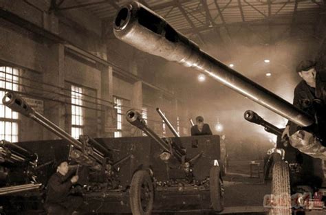 1892年，湖广总督张之洞在汉阳建湖北枪炮厂，1895年正式开工，是清末、民国时期制造枪械、火炮和弹药的大型综合兵工厂。图为湖北枪炮厂全景 ...