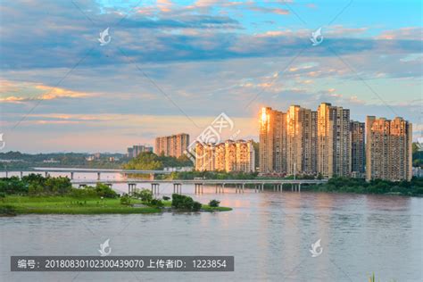 四川乐山连日高温少雨 江河水位下降滩涂裸露-图片-中国天气网